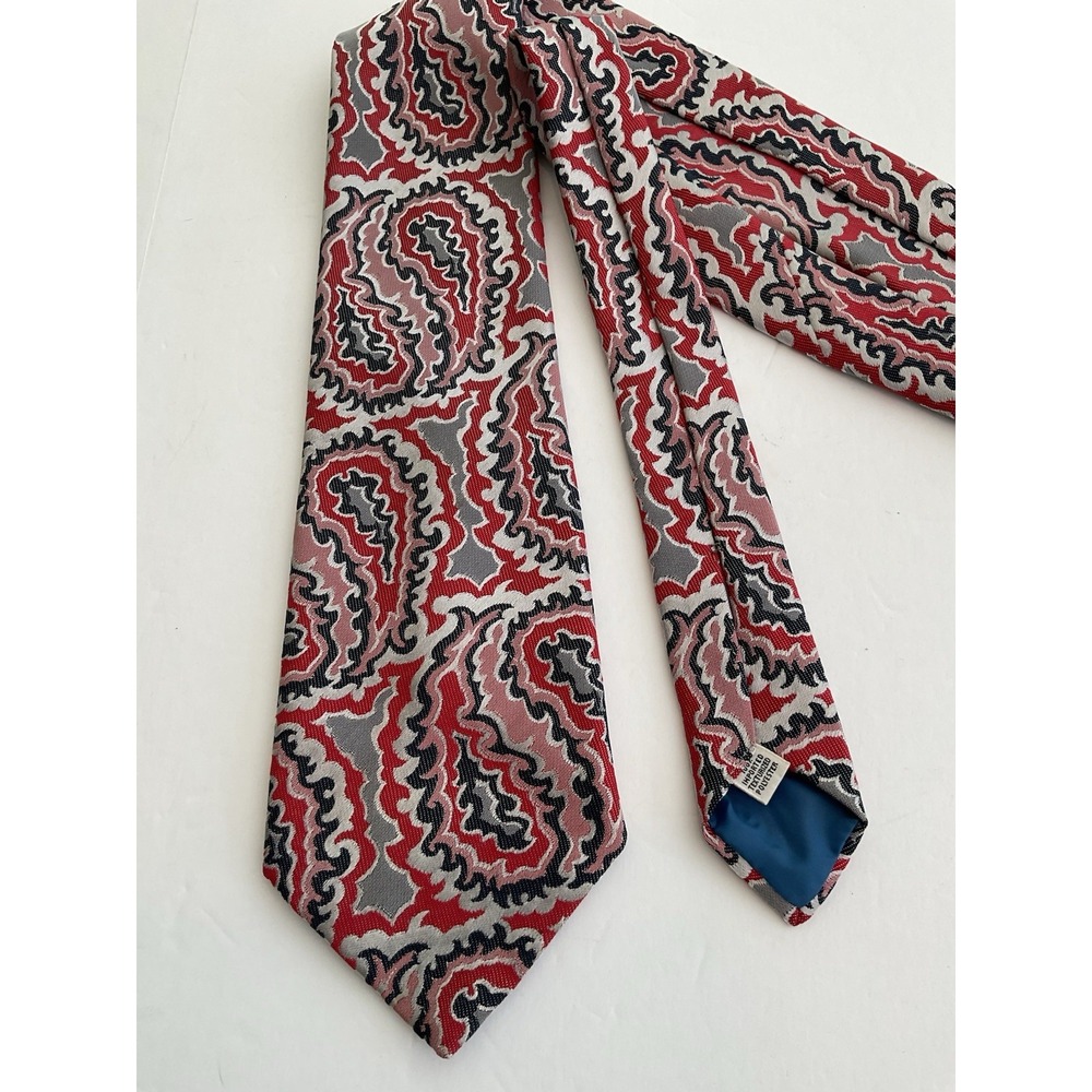 Vintage Men's Hudson's of Indiana by Damon Red Black Gray Paisley Silk Tie Union